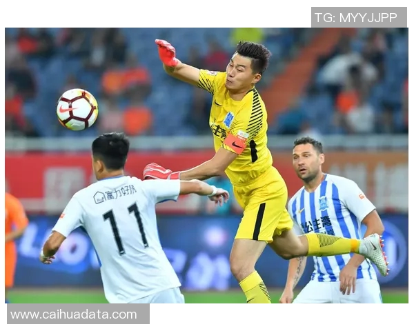 鲁能与富力激情对决海报揭幕展现足球魅力与团队精神